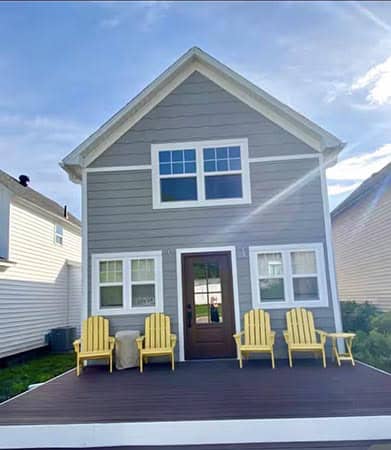 Cozy King Cottage450 1